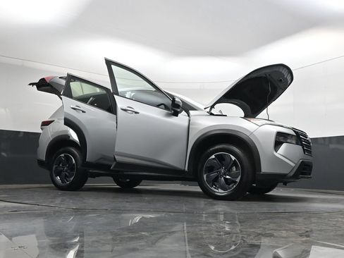 Used 2025 Nissan Rogue SV FWD image 45