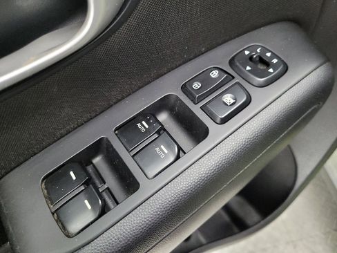 Used 2016 Kia Soul + FWD image 27