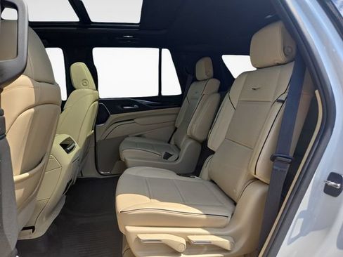 Used 2023 Cadillac Escalade Premium Luxury AWD/4WD image 13