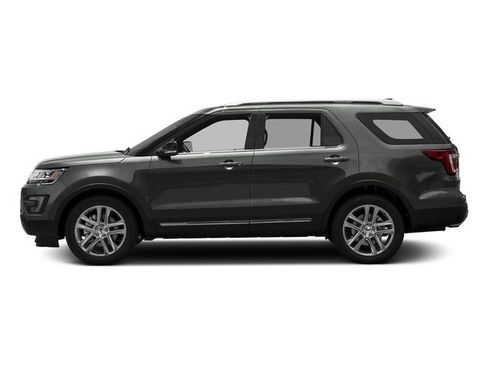 Used 2017 Ford Explorer XLT w/ Equipment Group 201A AWD/4WD image 3