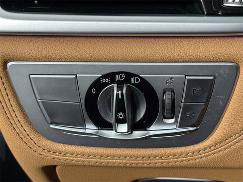 Used 2022 BMW 750i xDrive image 19