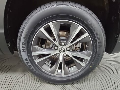 Used 2019 Toyota Highlander LE image 40