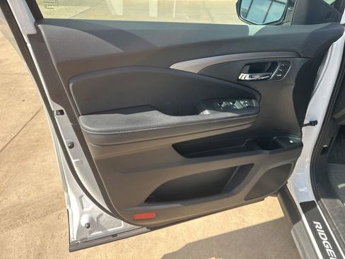 Used 2022 Honda Ridgeline RTL image 6