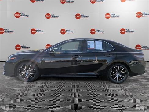 Used 2022 Toyota Camry SE w/ Cold Weather Package image 8