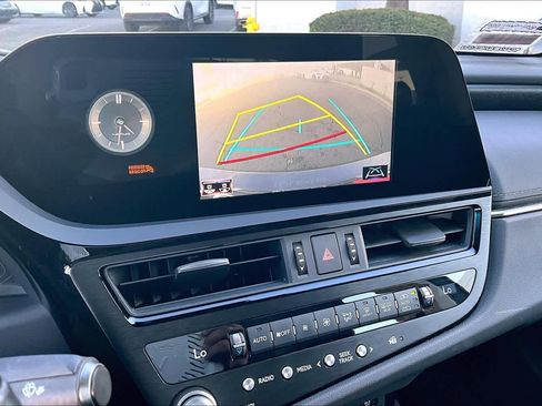 Used 2022 Lexus ES 300h w/ Premium Package image 27