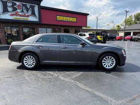 Used 2014 Chrysler 300 w/ Driver Convenience Group image 8
