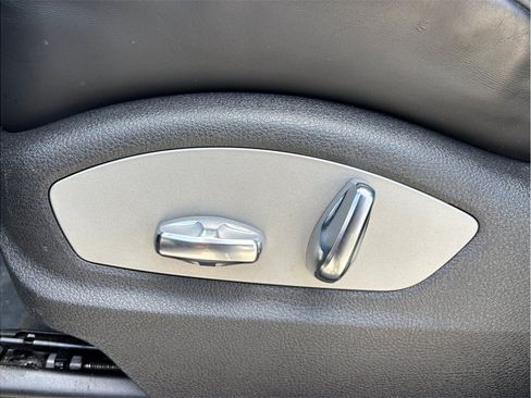Used 2023 Porsche Macan Turbo AWD/4WD image 21
