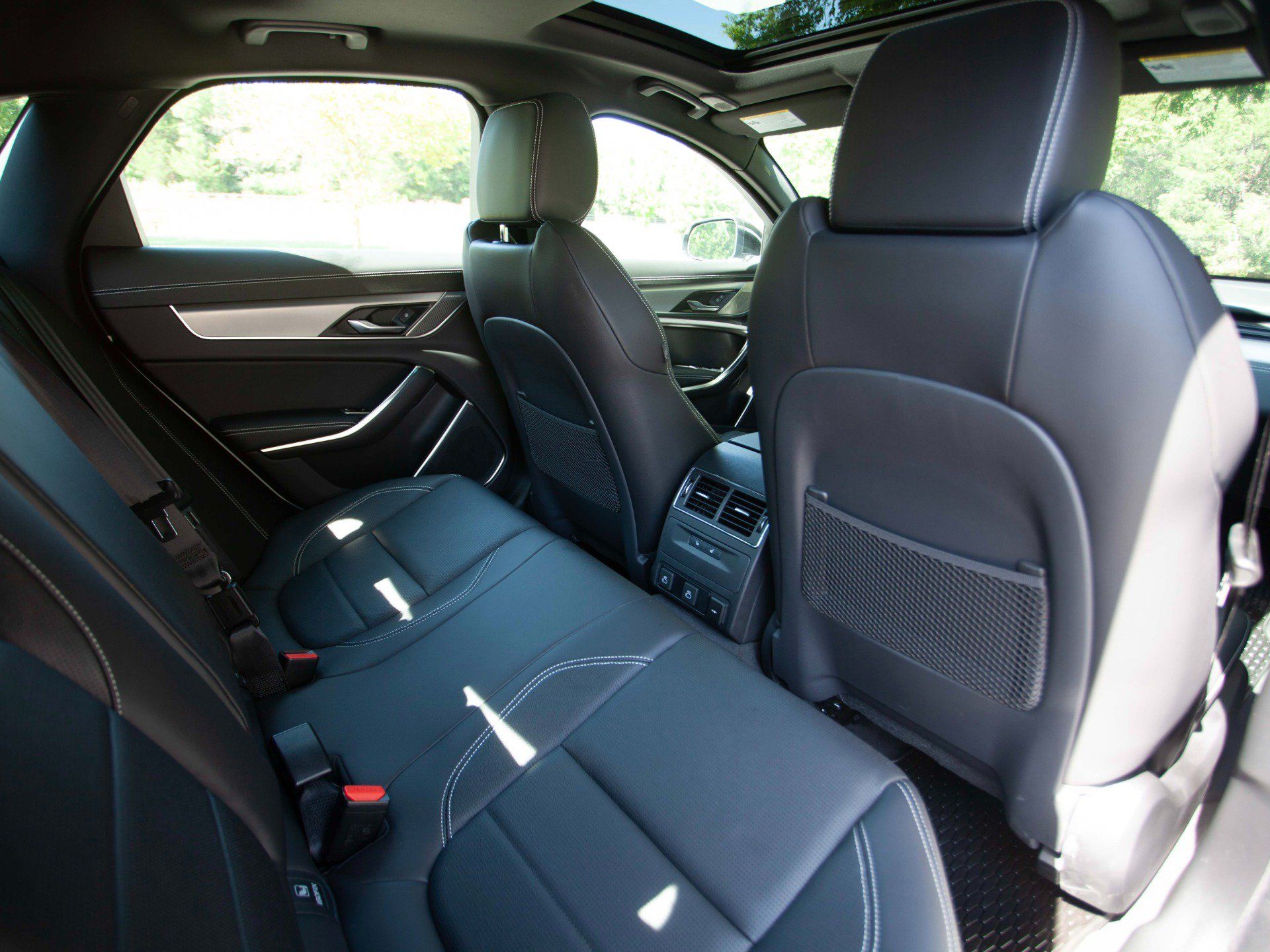 Used 2024 Jaguar XF R-Dynamic SE AWD/4WD image 33