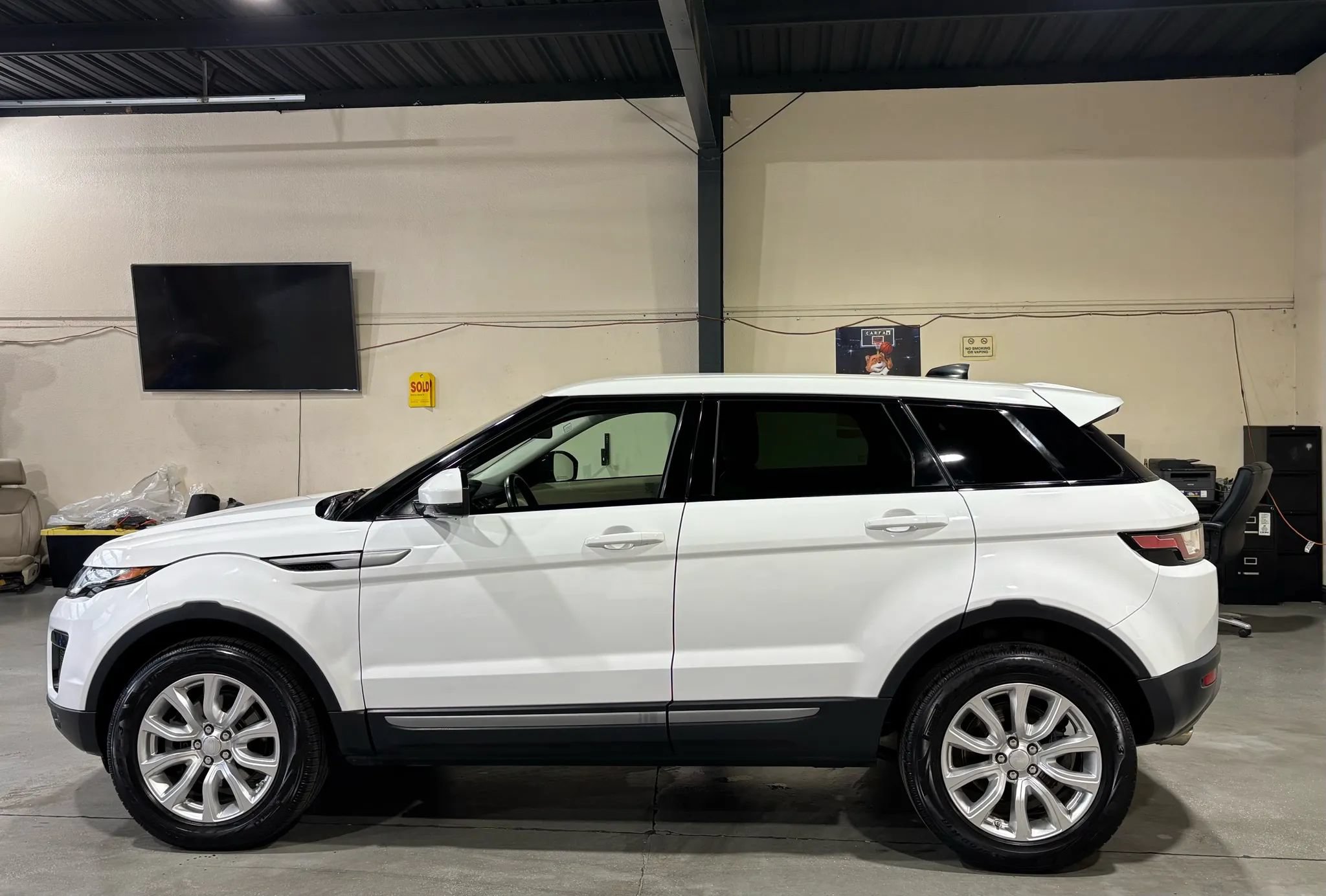 Used 2018 Land Rover Range Rover Evoque AWD/4WD image 9