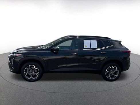 Used 2025 Chevrolet Trax LT w/ LT Convenience Package FWD image 7