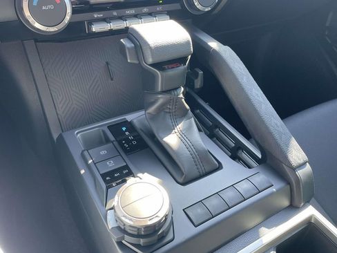 Used 2025 Toyota Tacoma TRD Sport AWD/4WD image 19