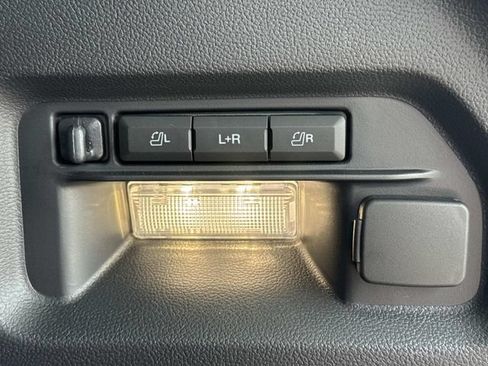 Used 2025 Ford Explorer Platinum RWD image 14