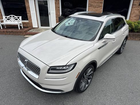 Used 2023 Lincoln Nautilus Reserve w/ Equipment Group 201A FWD image 5