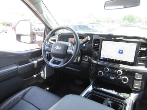 Used 2025 Ford F350 Lariat w/ Lariat Ultimate Package AWD/4WD image 29