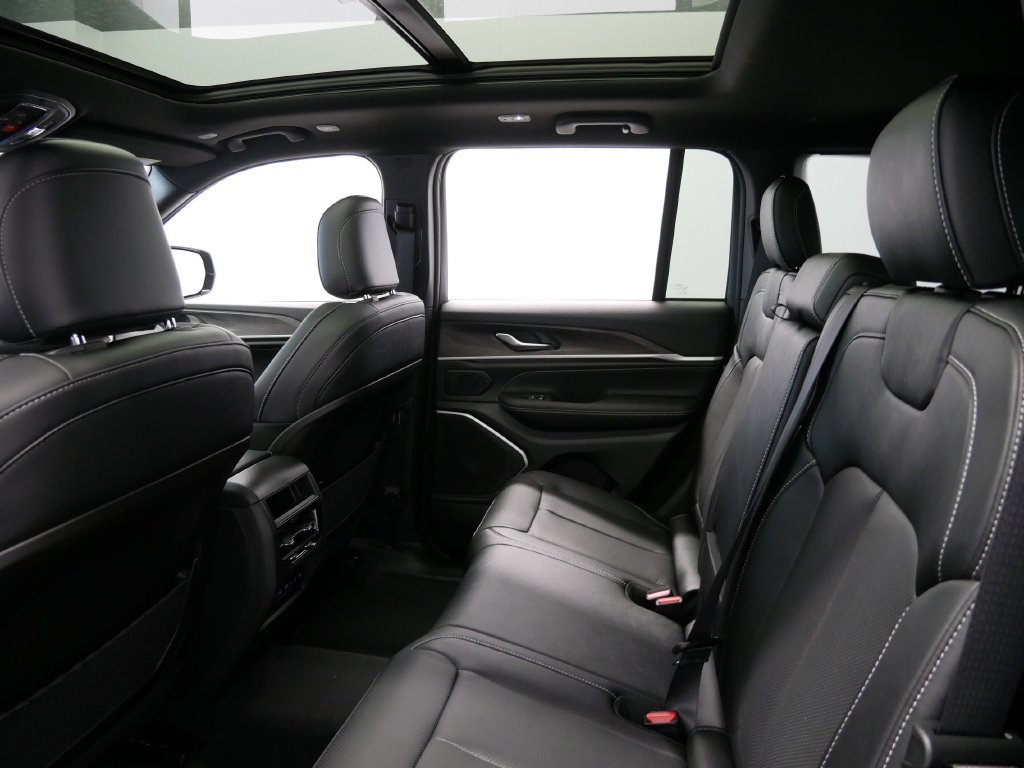 New 2027 Jeep Grand Cherokee Limited AWD/4WD image 14
