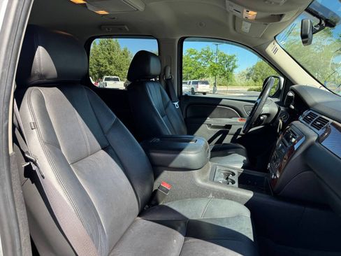 Used 2013 Chevrolet Tahoe LT w/ Luxury Package AWD/4WD image 16