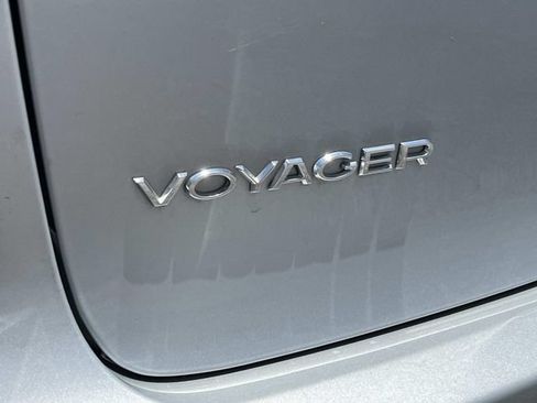 Used 2023 Chrysler Voyager LX FWD image 10