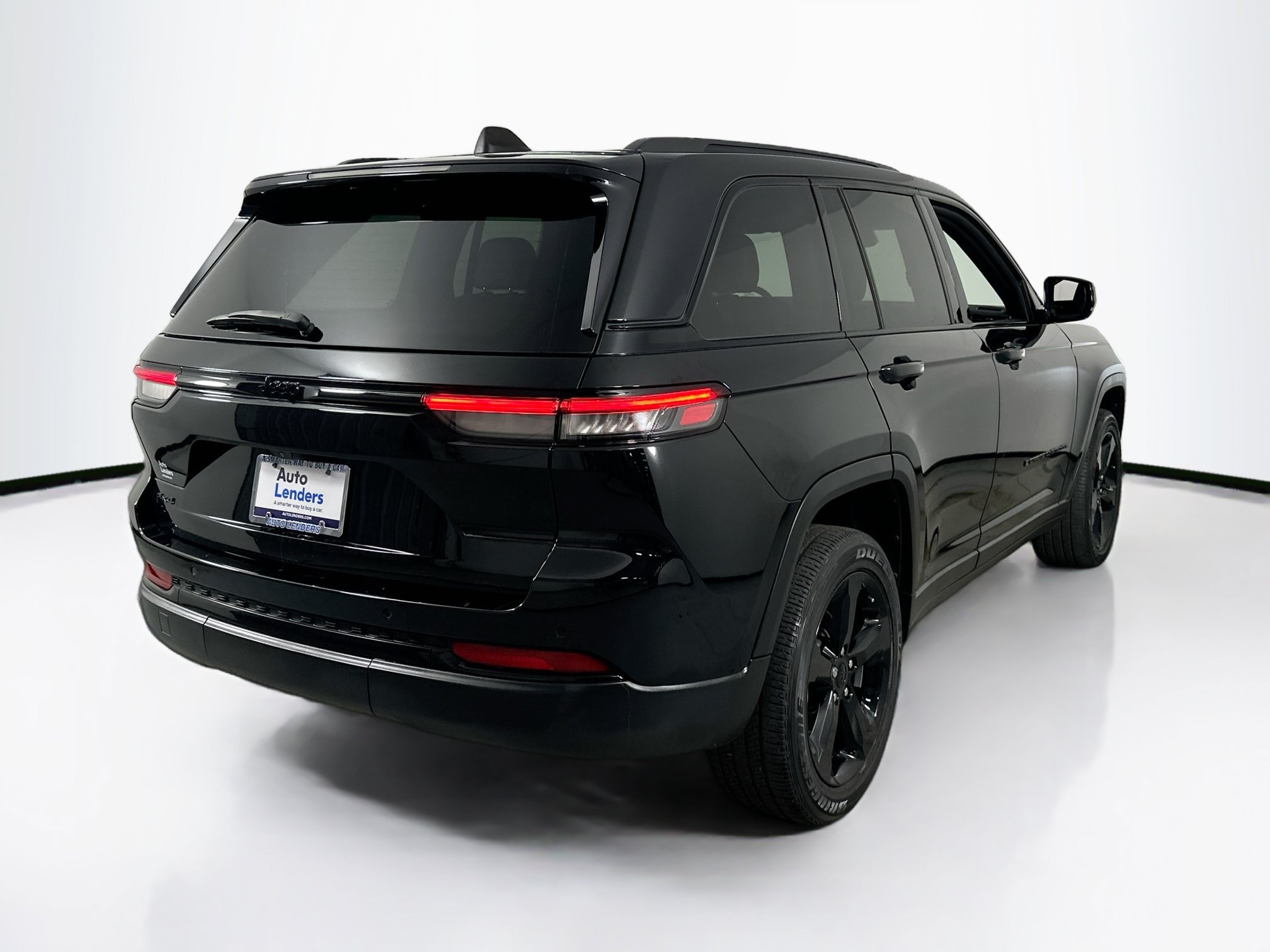 Used 2023 Jeep Grand Cherokee Altitude AWD/4WD image 5