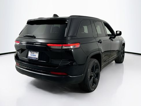 Used 2023 Jeep Grand Cherokee Altitude AWD/4WD image 5