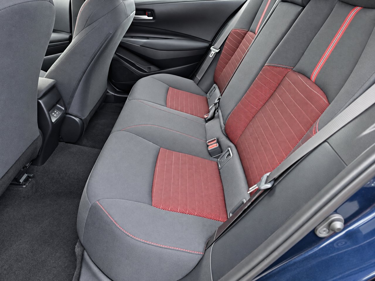 Used 2026 Toyota Corolla SE w/ SE Package FWD image 24