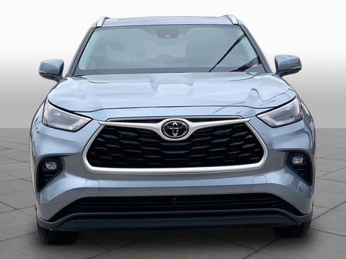 Used 2024 Toyota Highlander XLE AWD/4WD image 4