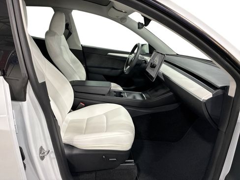 Certified 2023 Tesla Model Y Long Range AWD/4WD image 13