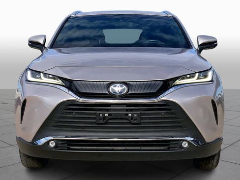 Used 2023 Toyota Venza XLE image 3