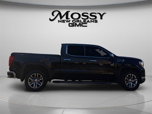 Used 2022 GMC Sierra 1500 SLT w/ SLT Premium Package image 4