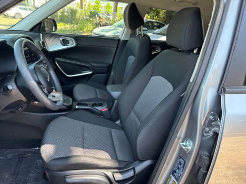 Used 2025 Kia Soul LX w/ LX Technology Package FWD image 35