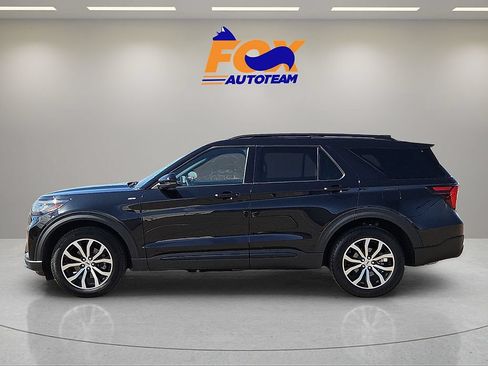 Used 2025 Ford Explorer ST-Line AWD/4WD image 2