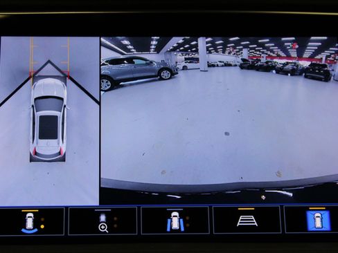 Certified 2022 Cadillac XT4 Premium Luxury w/ Enhanced Visibility Package image 33