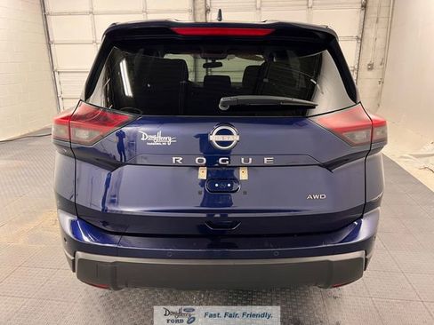 Used 2025 Nissan Rogue SV AWD/4WD image 6