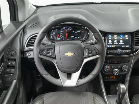 Used 2022 Chevrolet Trax LT w/ LT Convenience Package AWD/4WD image 19