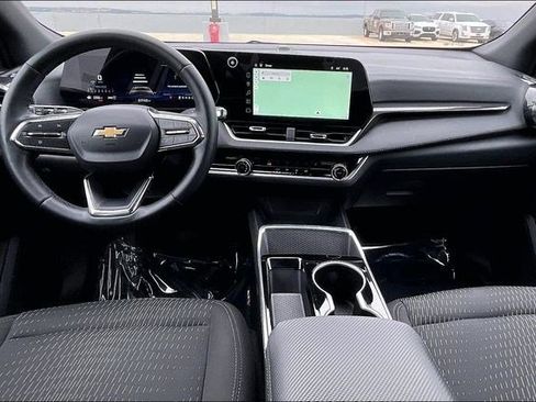 Used 2025 Chevrolet Equinox LT image 19