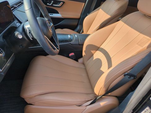 Used 2025 Mercedes-Benz E 450 4MATIC Sedan image 11