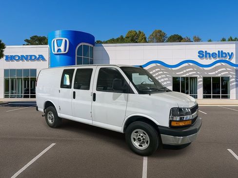 Used 2024 GMC Savana 2500 w/ Driver Convenience Package image 2