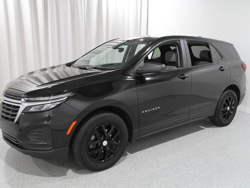 Certified 2024 Chevrolet Equinox LS w/ LS Convenience Package image 3