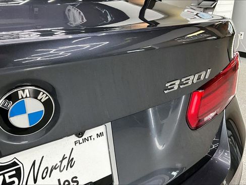 Used 2018 BMW 330i xDrive Sedan w/ Premium Package image 25