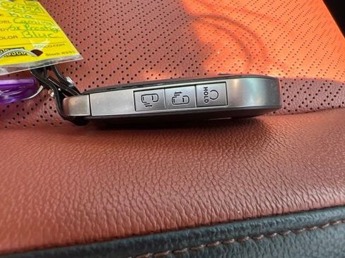 Certified 2025 Kia Carnival SX Prestige FWD image 51