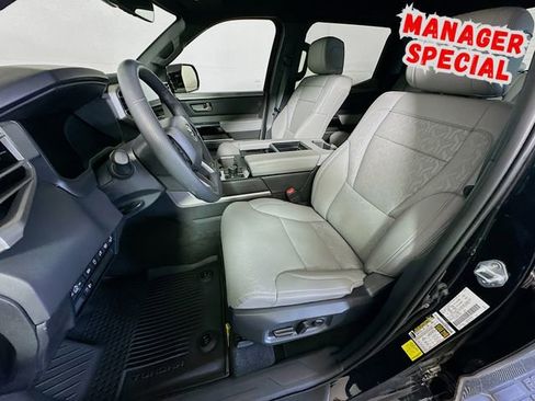 Used 2025 Toyota Tundra Limited AWD/4WD image 12
