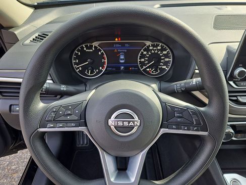 Used 2025 Nissan Altima 2.5 SV AWD/4WD image 22