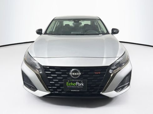 Used 2024 Nissan Altima 2.5 SR FWD image 2