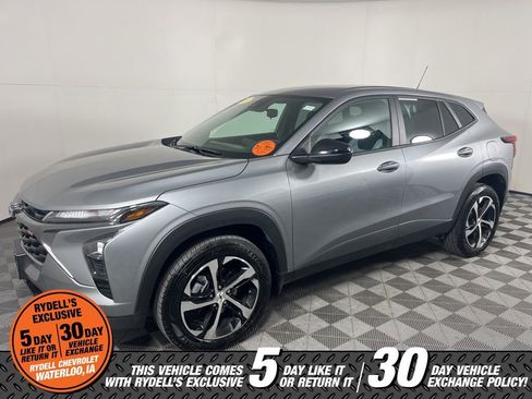 Certified 2025 Chevrolet Trax RS w/ Driver Confidence Package image 10