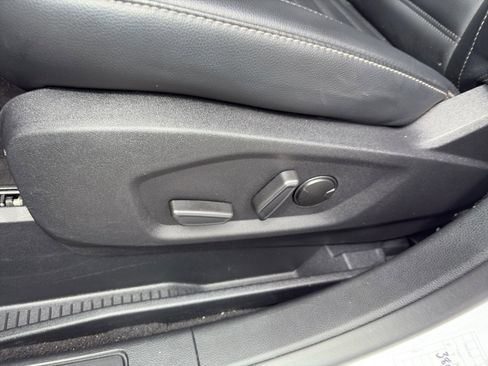 Used 2024 Ford Edge SEL image 16