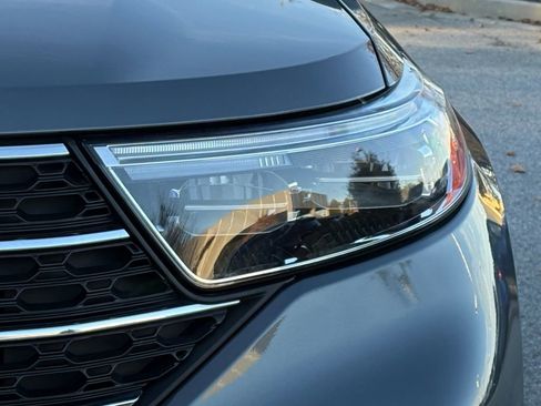 Used 2022 Ford Explorer XLT w/ Equipment Group 202A image 25