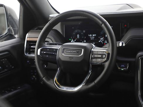 Used 2025 GMC Yukon Denali AWD/4WD image 17