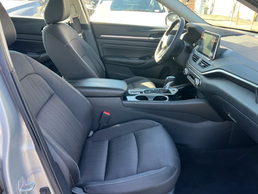 Used 2021 Nissan Altima 2.5 SV w/ SV Premium Package FWD image 14