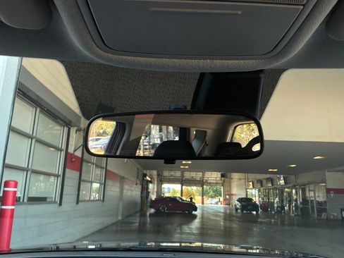 Used 2025 Kia Soul LX w/ LX Technology Package FWD image 17
