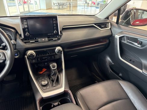 Used 2019 Toyota RAV4 Limited image 19