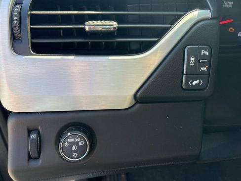 Used 2017 GMC Yukon SLT image 12